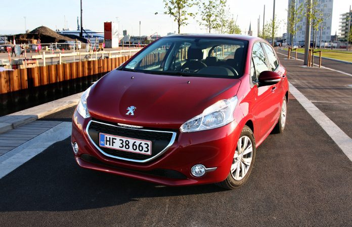 Peugeot 208 front