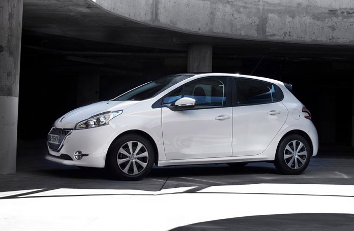 Peugeot-208 hvid