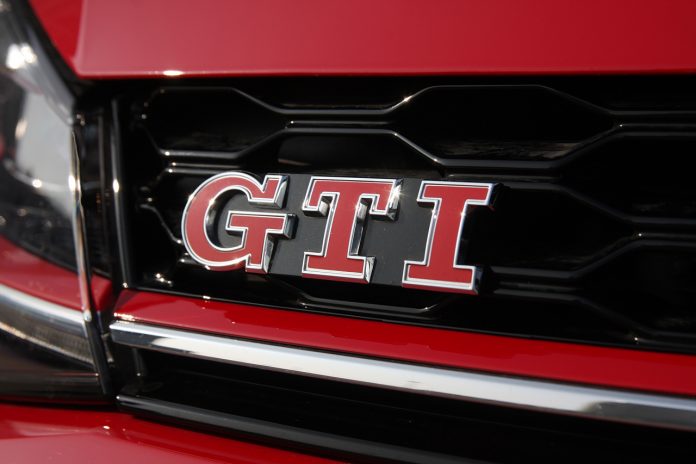 VW Golf GTI skilt