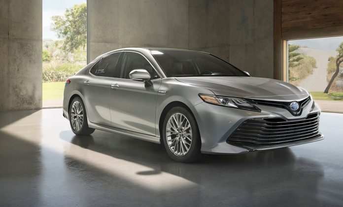 Toyota-Camry-2018-Hybrid