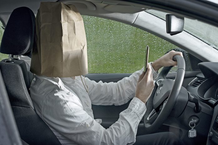 SIKKER TRAFIK - Opmærksomhed Klip i kørekortet