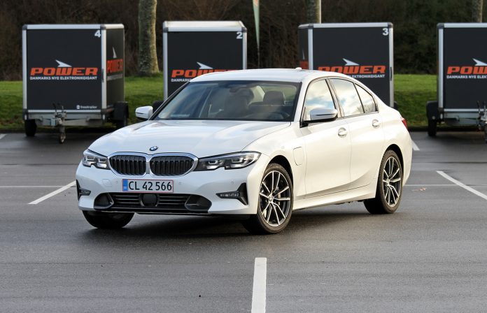 BMW 330e ladehybrider
