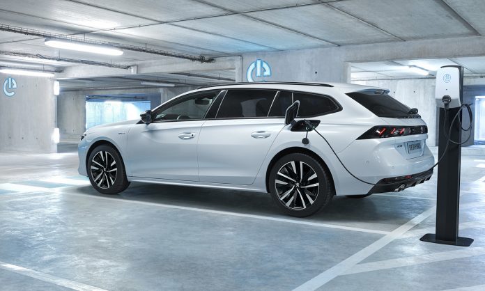 Peugeot 508 SW PHEV årets firmabil