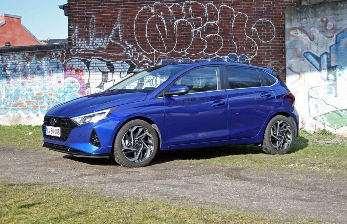 Hyundai i20 side 1 hyundai i20