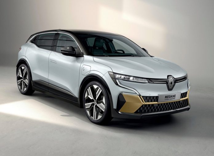 Renault-Megane_E-Tech-2022-studio