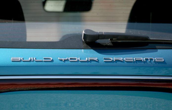 BYD Atto 3 BYD-skilt