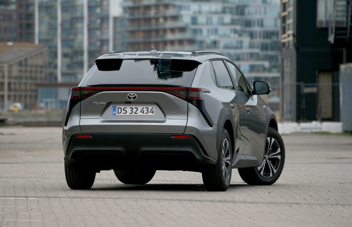 Toyota bZ4X bag 3 - Kopi elbiler