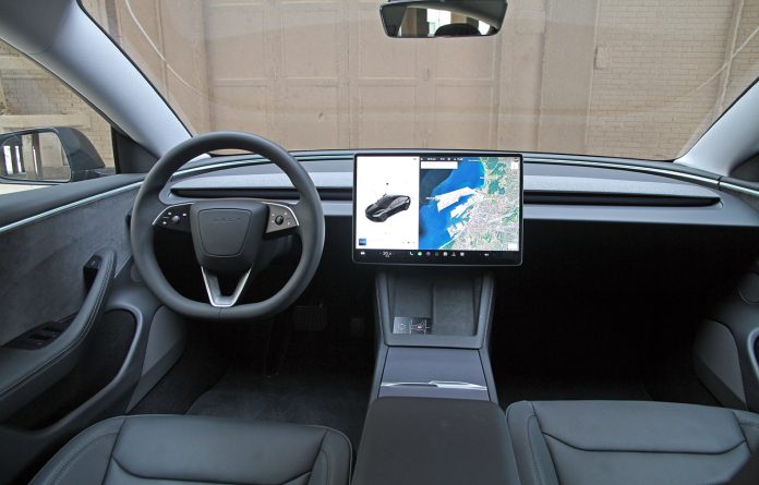 Tesla Model 3 2024 kab