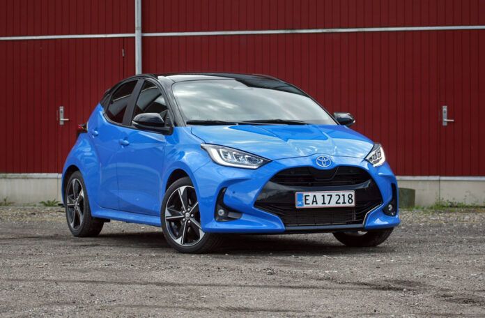 Toyota Yaris Hybrid for 1