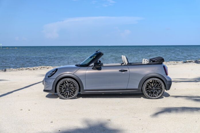 Mini Cooper Cabrio uden tag side wp Mini Cooper Cabrio