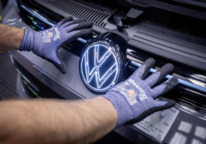VW fabrik logo 15 pct told