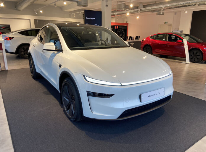Model Y 2025 tesla bilsalg