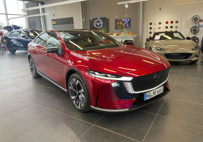 Mazda 6e show