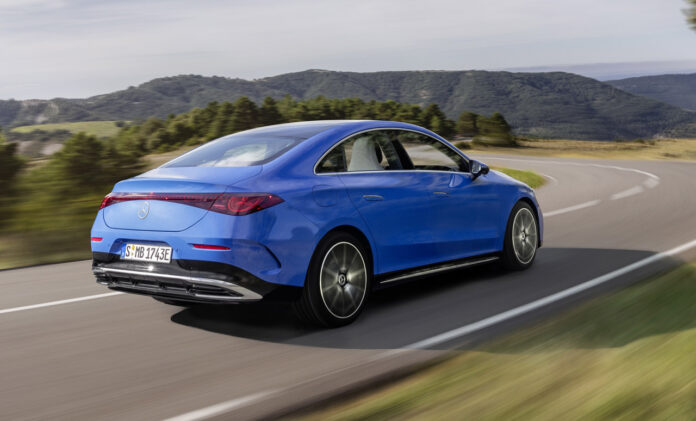 Der neue Mercedes-Benz CLA: großartig, mühelos, intuitiv und flexibelThe all-new Mercedes-Benz CLA: gorgeous, effortless, intuitive, and flexible. mercedes garanti