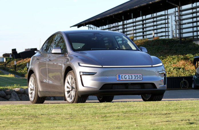 Tesla Model Y 2025 sol