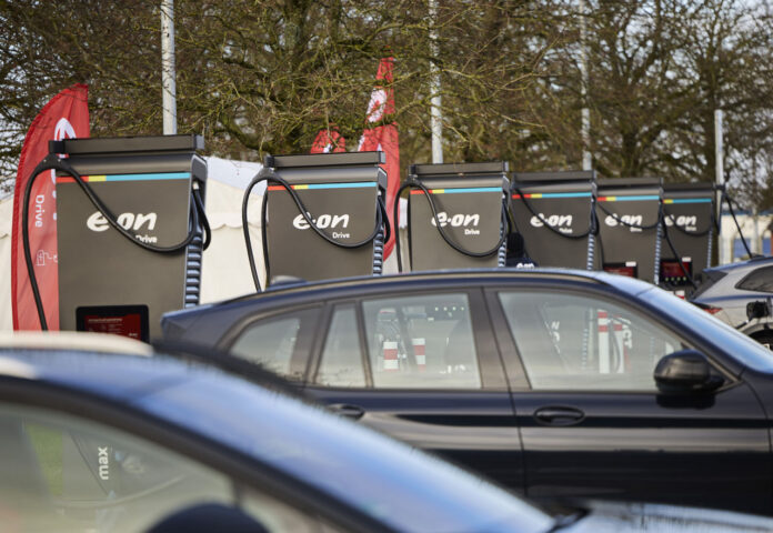 Eon lynladere tyverier ladekabler