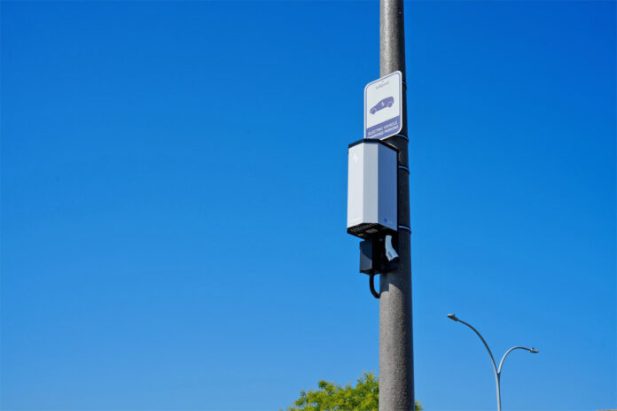 Voltpost air lader til lygtepæl